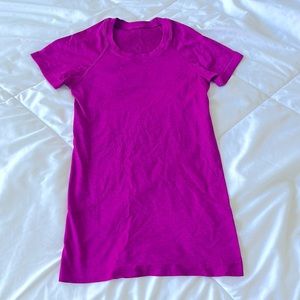 size 2 lululemon swiftly tech. Got the wrong size doesn’t fit me please buy💗💞